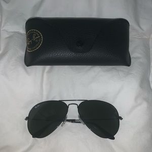All black Aviator Ray Bans